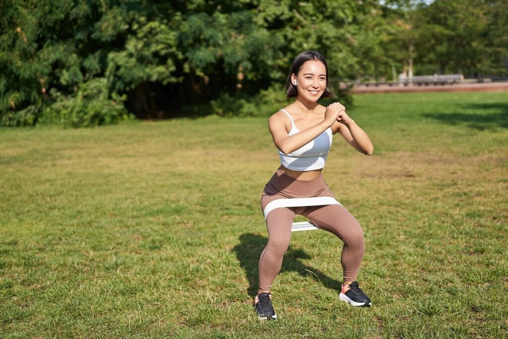 Full body workout dla początkujących trening z wykorzystaniem gum oporowych