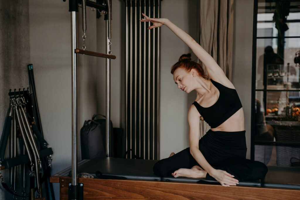 Pilates na reformerach rozciąganie