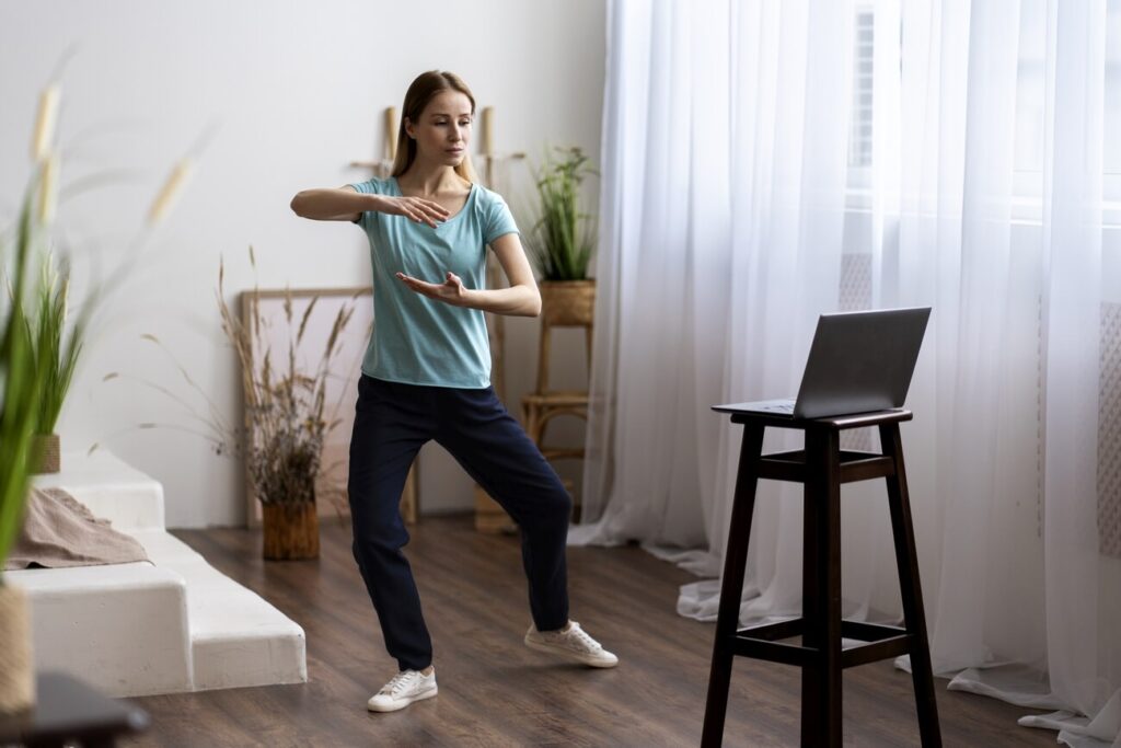 zumba trening w domu ćwiczenie z laptopem