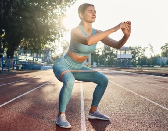 ćwiczenia na brzuch i pośladki