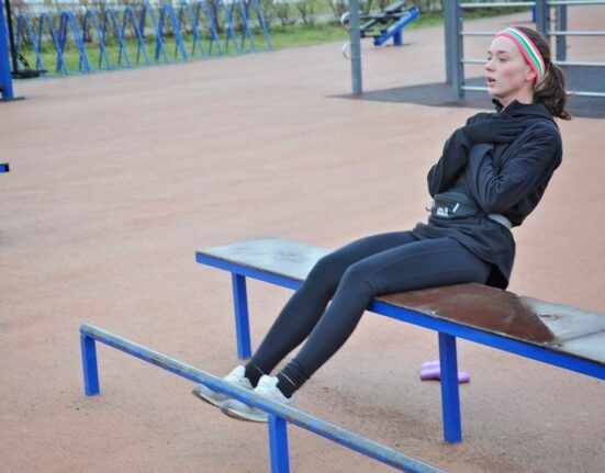 ćwiczenia na brzuch i nogi