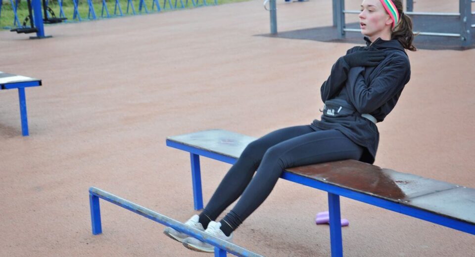 ćwiczenia na brzuch i nogi