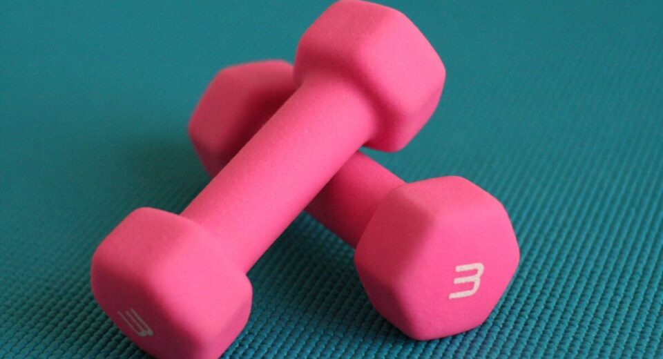 ćwiczenia na brzuch z obciążeniem