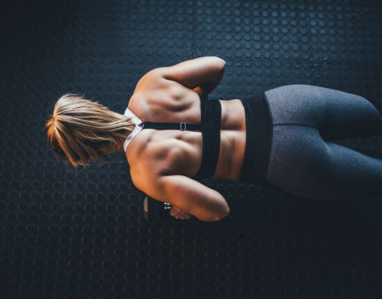 ćwiczenia na plecy w domu