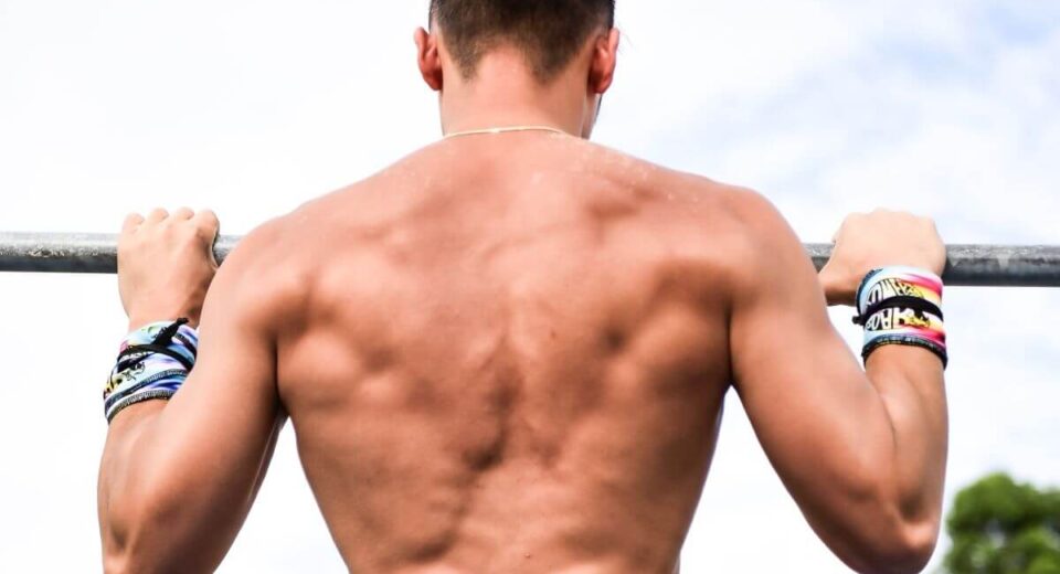 ćwiczenia na plecy ze sztangą