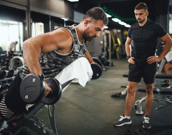 ćwiczenia na szerokie plecy