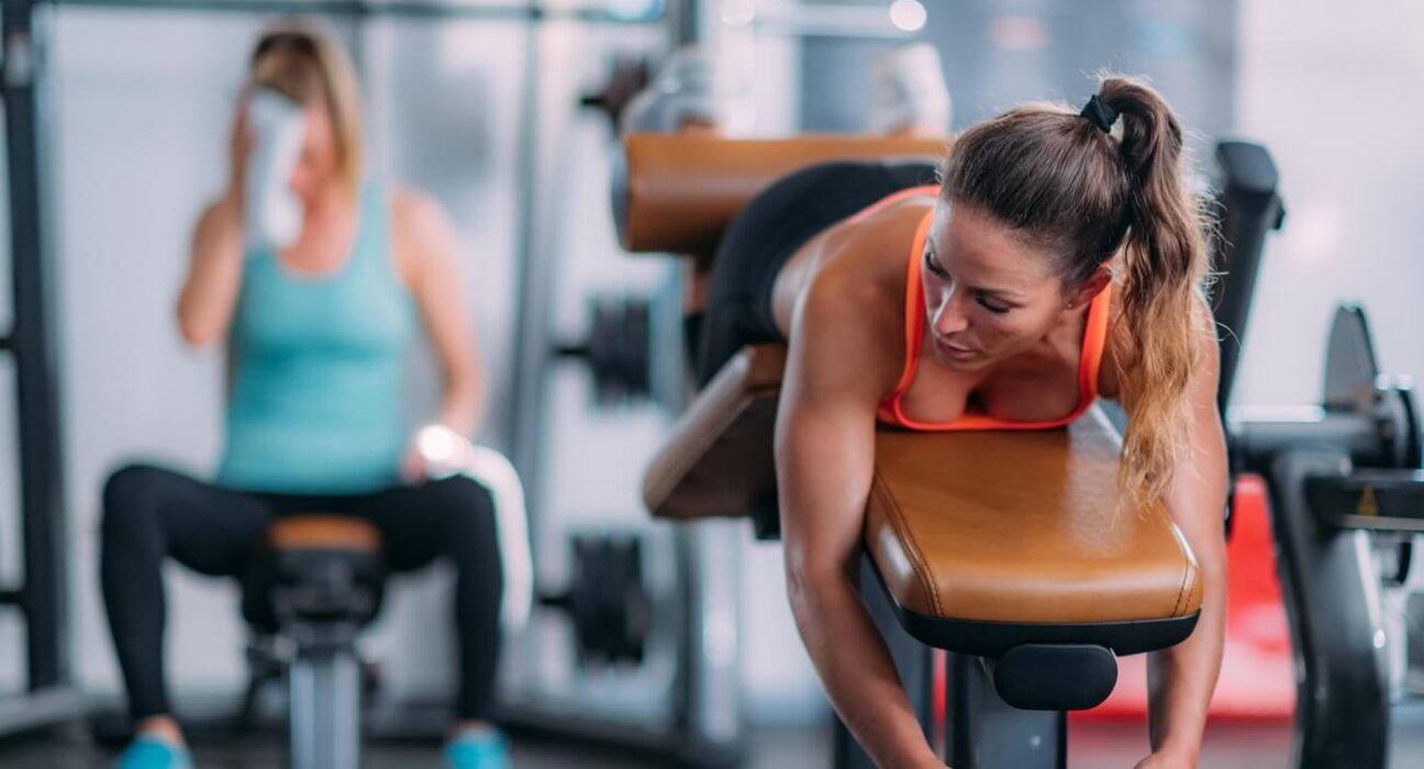 Wyprosty na ławce rzymskiej