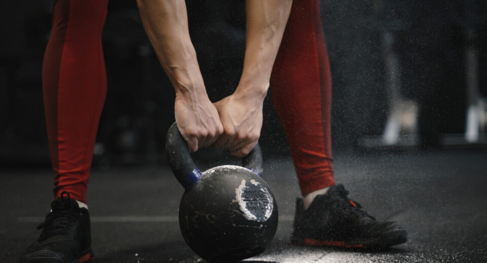 Martwy ciąg na jednej nodze